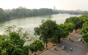 Renovation area around Hoan Kiem lake
