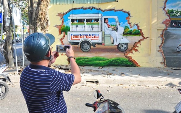 Mural project brightens Can Tho street