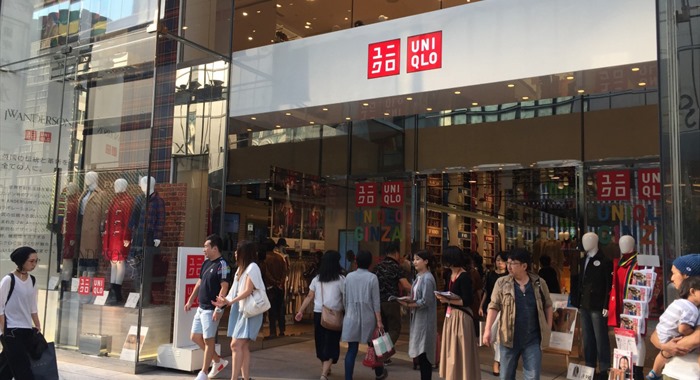 Foreign retailers hurry to cash in on Vietnamese market